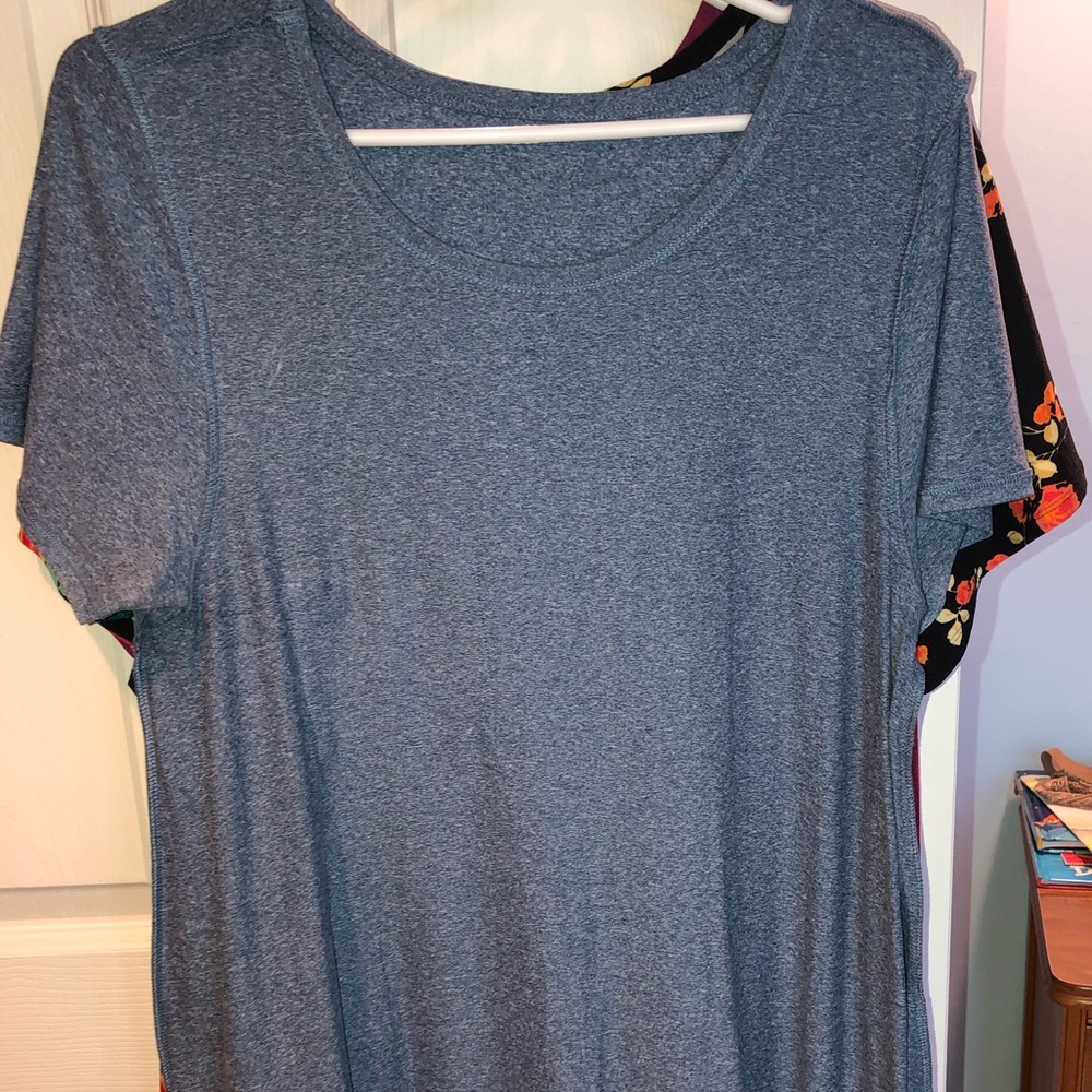 Like new lot of Lularoe Carly’s